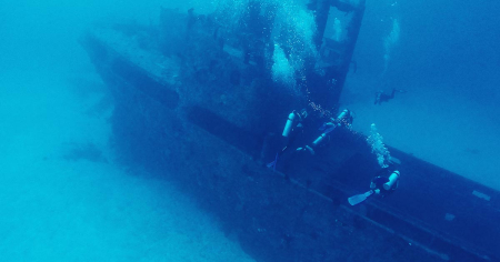 Divers diving on the Semele with Big Blue Vanuatu on a dive package